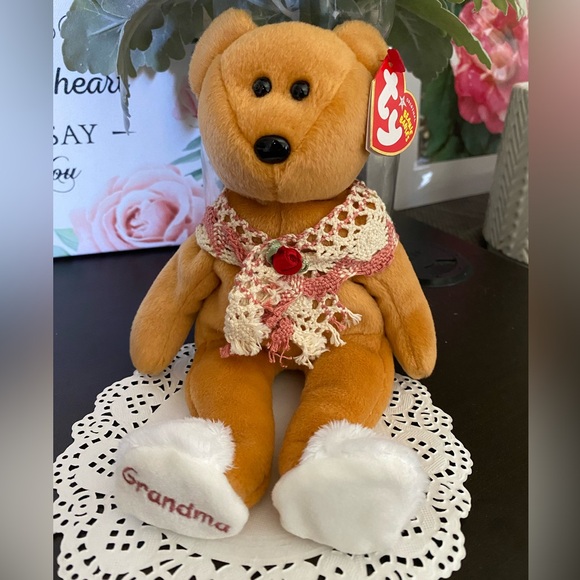 🌸 “GRAMS” RETIRED INTERNET EXCLUSIVE  TY BEANIE BABY BEAR. DATED 2005! MWMT! - Picture 1 of 6